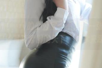Aram(아람)的办公室，不只是一张桌子，更是她写真套图的天下，等你来踩点！