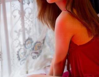 GIRLT果团网 - 揭秘龚玥菲的照片：美图背后的秘密，折磨我的还有她的自拍姿势！