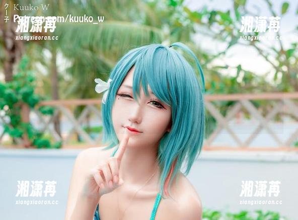 KuukoW网袜的高清图片，仿佛在说‘别着急，慢慢欣赏我的美好’。