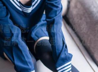 喵糖映画直送：黑色制服的少女，在线原图带你一起感受她的魔力！