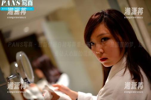 PANS写真-佳丽 PANS写真 - 最新佳丽白裙写真集:在白袍下,是甜蜜的梦,还是让人心颤的现实?