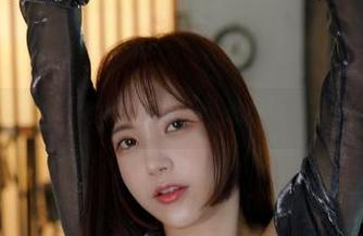 在Seoyool(서율)的黑丝美图里，暖光中有一种奇妙的诱惑