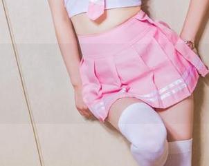 TouTiao头条女神 - 泳池全套写真，看杨漫妮baby如何把阳光都嫉妒了。