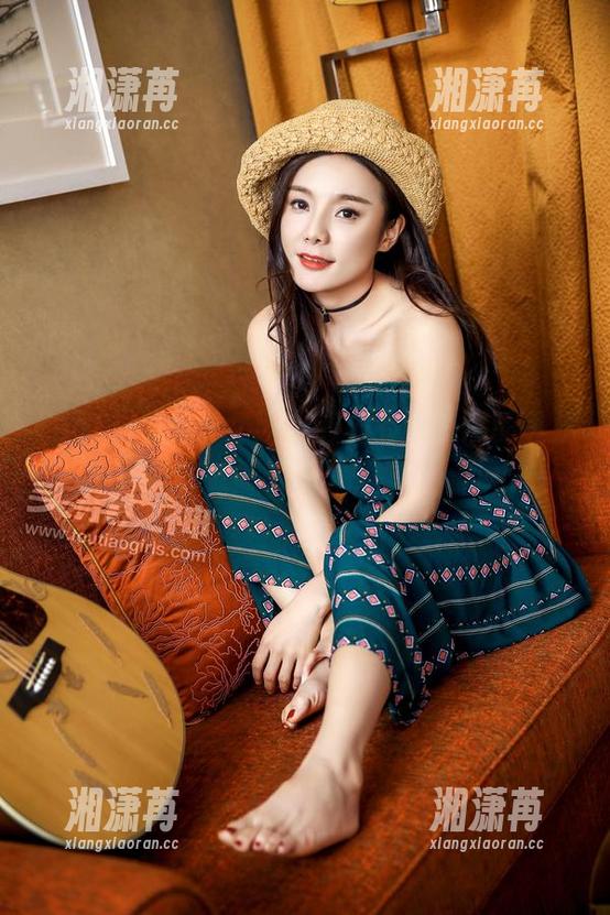 TouTiao头条女神-梁芮溪 TouTiao头条女神 - 想拥有梁芮溪的美足?先来这波高清资源,调皮一下!