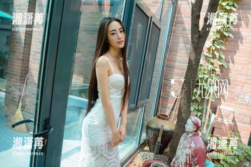 UGirls尤果网 - 跟着Abby金金，踏上美图与壁纸的旅拍冒险！