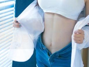 UGirls尤果网 - 信悦儿的双马尾写真：看得我心里的小鹿乱撞，感觉像个小学生！