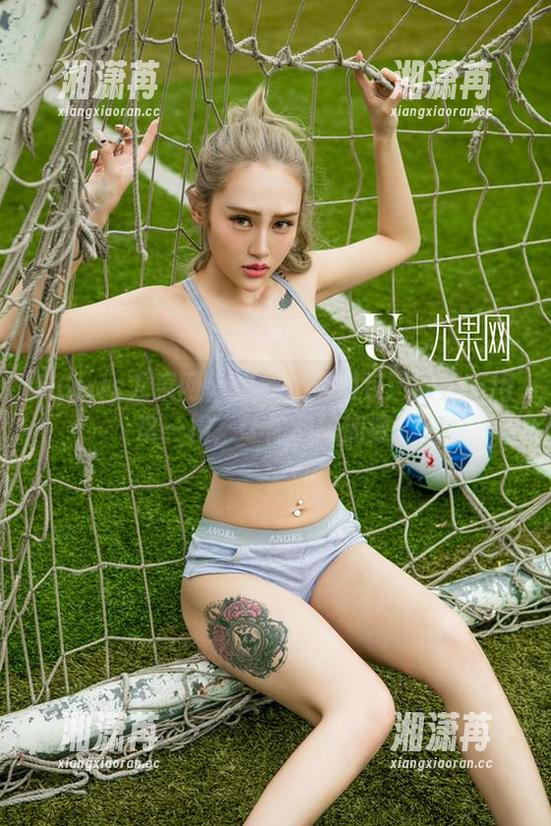 UGirls尤果网 - 白丝精选图包：张芷昕用这一招，让你心跳加速！