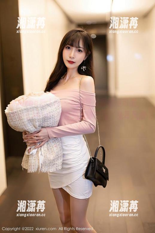 Xiuren秀人网-伊小七MoMo Xiuren秀人网 - 私拍写真界的小可爱,伊小七MoMo化身兔女郎引发‘兔耳风潮’!