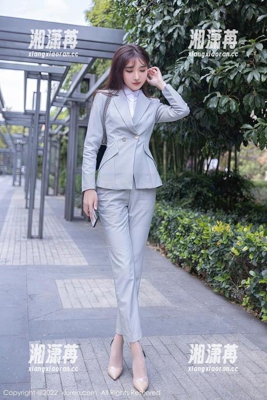 Xiuren秀人网-坏兔子 Xiuren秀人网 - 铁杵磨成针?看“坏兔子”裸足写真,分享不一样的魅力