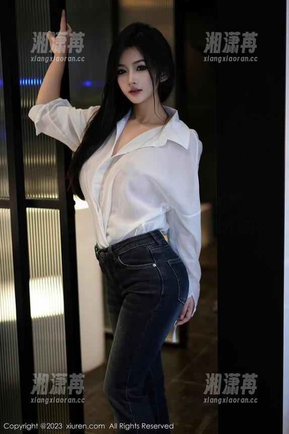 Xiuren秀人网-张庭蓉 Xiuren秀人网 - 张庭蓉的天台美图,光线打得我毫无抵抗力,撒娇模式开启!