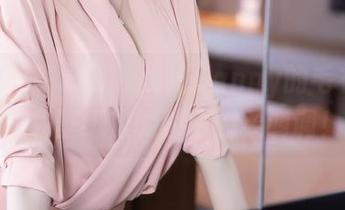 Xiuren秀人网 - 浅浅Danny的毛衣:照片和壁纸里的那个温柔调调!