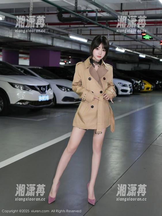 Xiuren秀人网 - 麻布学妹镂空图包：福利的气息在灯光下游走