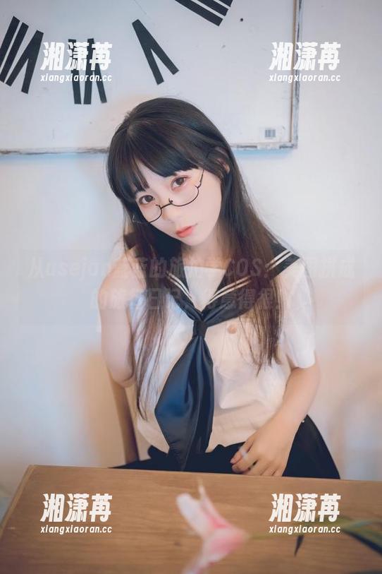 usejan蓝蓝 从usejan蓝蓝的旅拍学COS:美图拼成的旅行日记,得意得很!