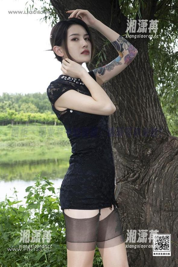 丽柜 - 职业装中的甜甜：最新写真来啦！