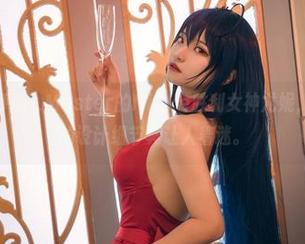 快来围观！伊喵_Master的Nikke胜利女神尤妮，cos套图里的设计细节真让人着迷。