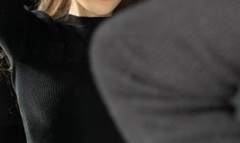 克拉女神 - 制服的另一种可能：杨暖的写真合集，等你下载领略！
