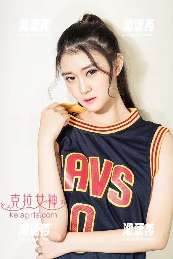 克拉女神-菲菲 克拉女神 - 私拍与内衣的奇妙碰撞:菲菲的资源之旅让人欲罢不能!