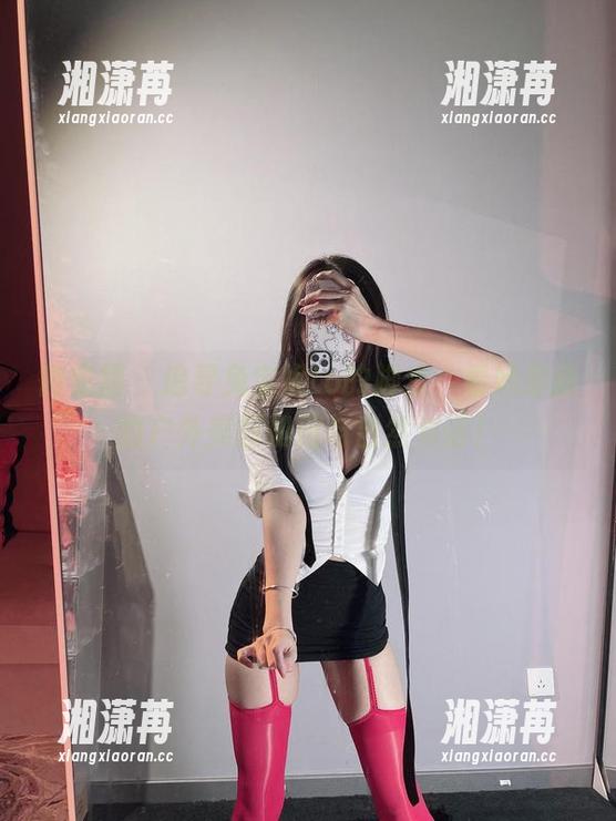 微密圈 - 追寻兔宝妮to的脚步，看她最新的户外美图如何与自然对话！