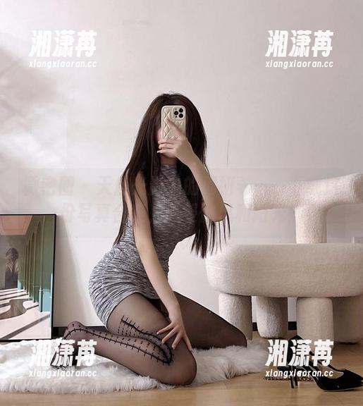 周妍希 微密圈 - 天台光影中的周妍希——下载这份写真合集,感受微风和阳光!