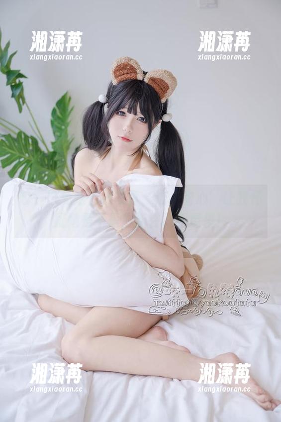 咬一口兔娘 咬一口兔娘在线写真:这‘甜心’让我怀疑她是不是生活在糖果屋里!