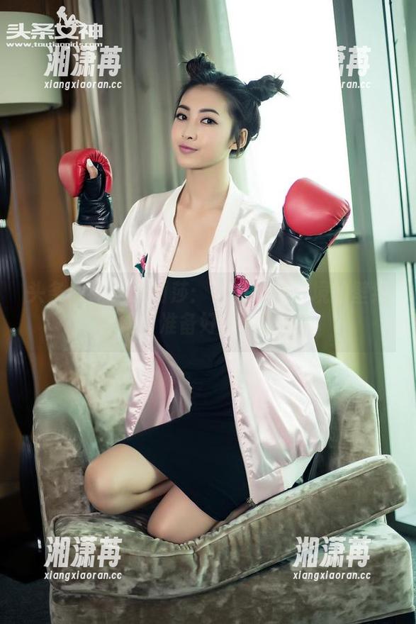 头条女神-李丽莎 头条女神 - 李丽莎:一场纯白梦境的壁纸合集,准备好沉沦了吗?
