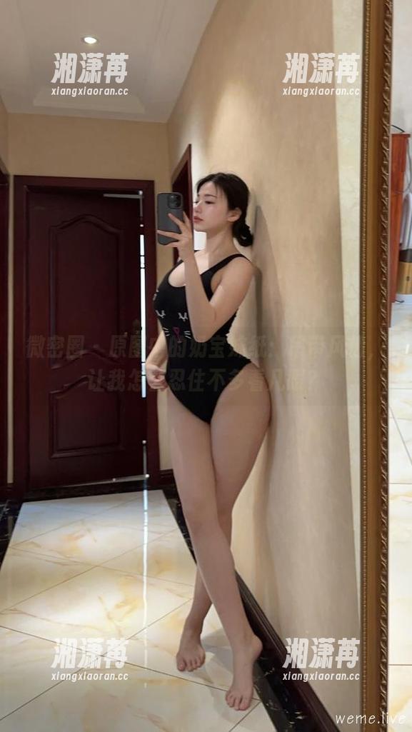 微密圈 - 原图中的奶宝妹纸：吊带风情，让我怎么忍住不多看几眼？