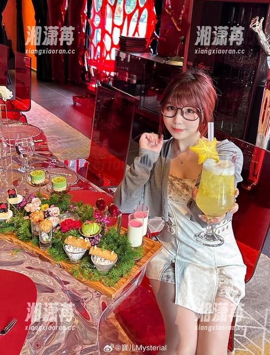 在宝儿mysterial眼中：少女的美图合集，纯真与俏皮并存！