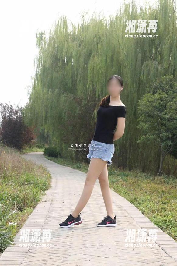 微密圈 - 家有水墨老师，制服写真让我每天都想点开看看！