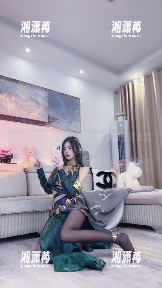 小小奶瓶儿 小小奶瓶儿的镂空之旅:全景原图壁纸欣赏