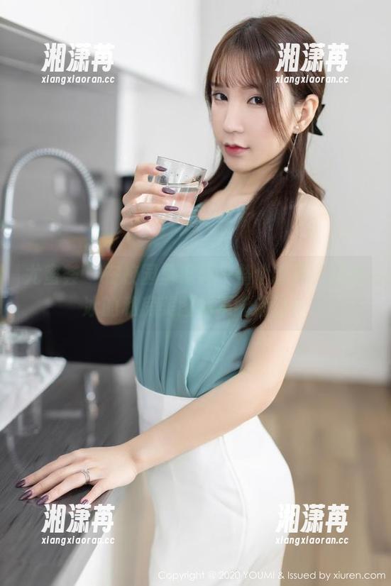 尤蜜荟 - 在校园里捉弄一整个春天，田冰冰的私房美图你不能错过！
