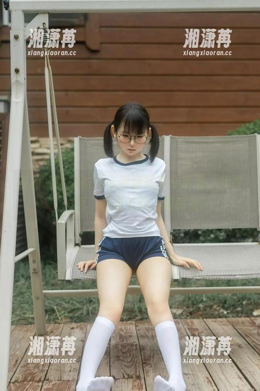 在幼水铃衣的周末郊游写真分享里，找寻一点‘春光乍泄’的感觉