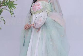 下载抖娘利世的花嫁女郎合集，快来收藏这些浪漫瞬间！