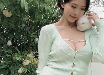陌生的蕾丝：抖娘利世的美图合集，春日午后的私密幻想