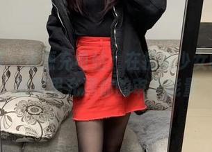 微密圈 - 资源充电站：在提袜少女的白丝图库里充满你的审美能量