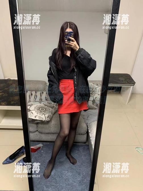 微密圈 - 资源充电站：在提袜少女的白丝图库里充满你的审美能量
