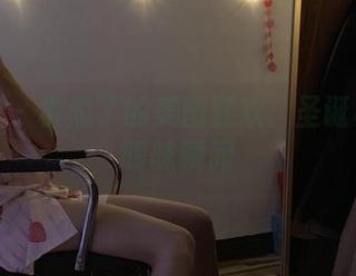 微密圈 - 桃脱了的美图狂欢：圣诞树下的暧昧瞬间