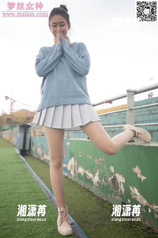梦丝女神 - 看见刘佳的美图，笔直的丝袜腿几乎要跳出来了！