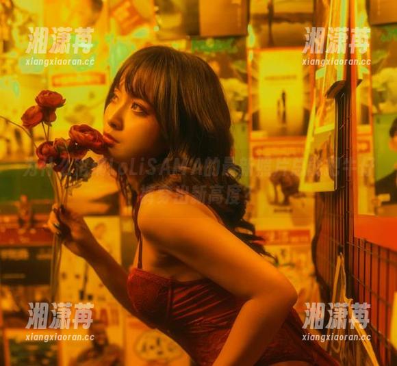 为什么洛璃LoLiSAMA的最新照片总能把牛仔裤穿出新高度？