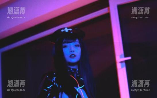 清颜真德秀 女巫清颜真德秀:在美图里施展她的魔法吧!