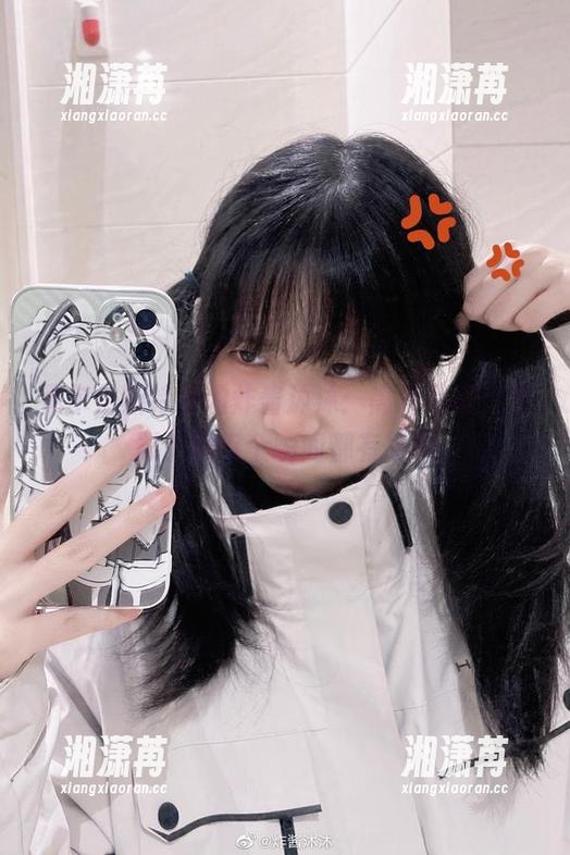 炸酱沐沐 贝尔法斯特里的炸酱沐沐:高清写真,光影下的每个瞬间都有故事