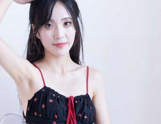 物恋传媒 - Elise的最新内衣大片：照片里的衣服和我的梦想，谁更重？