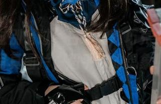 走过路过别错过，白莉爱吃巧克力的美脚写真图片，超乎你的想象！