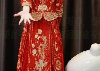 微密圈 - 白龙猫女的红裙写真，仿佛在耳边悄悄讲述一个秘密，套图到底有什么魔力？