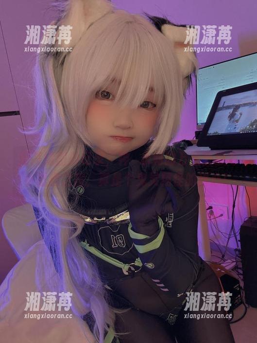用高清图册记录，神沢永莉的万圣节粉毛小恶魔之旅，真是个鬼灵精怪的甜心！