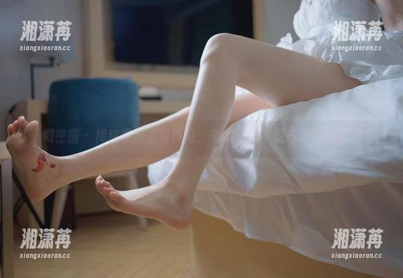微密圈 - 禅院熏校服写真集：书本里的梦想与现实的距离