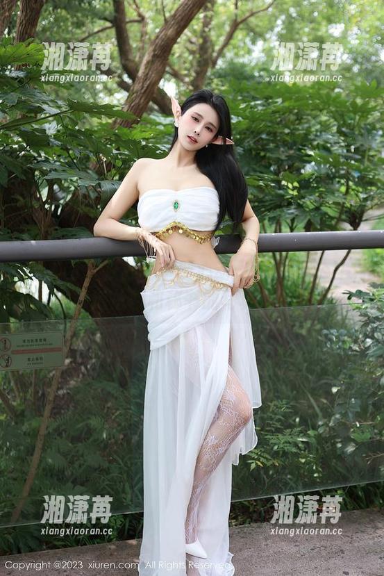 秀人网 - 从办公室到心动：佘贝拉bella霸道总裁和秘书的写真分享！