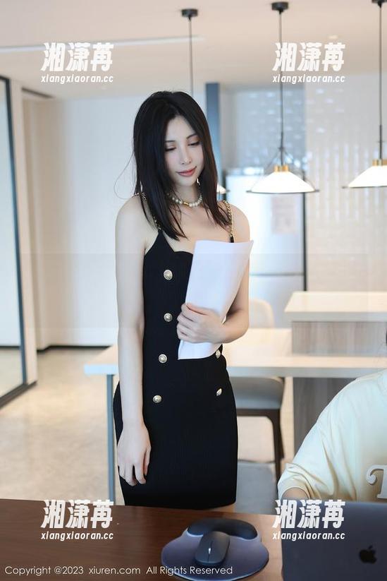 秀人网-凌希儿 秀人网 - 凌希儿短裤作品:阳光洒在身上,浑身都是懒洋洋的夏日气息