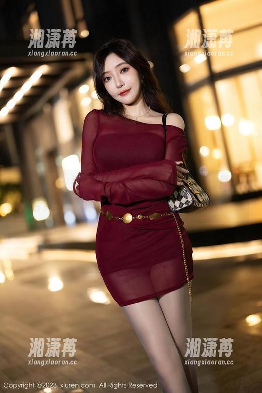 秀人网 - 娜娜baby的职业装探秘：图片合集，瞬间让你想加班的时尚魅力！