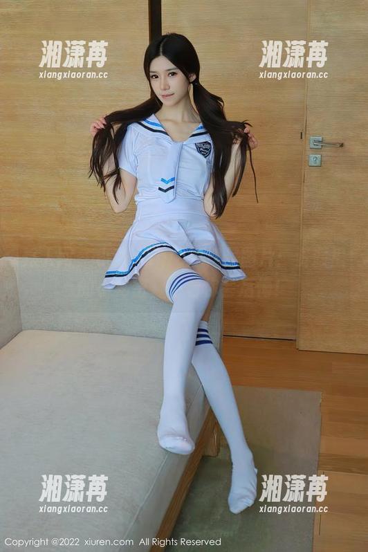 秀人网 - 小甜angle的裸足图片：资源里的小秘密，不看你会后悔！