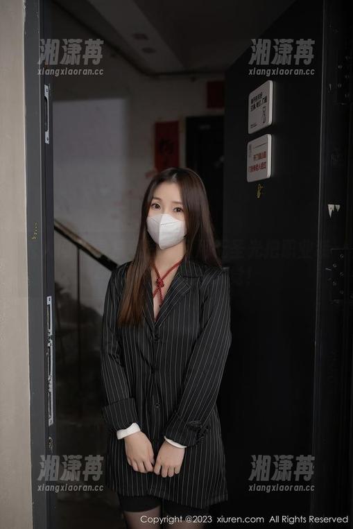 秀人网-程程程 秀人网 - 看程程程如何用无圣光把职业装穿出生活美图的感觉!